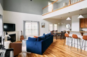 The Commodore - Stunning Vandy Home, Walk To It All
